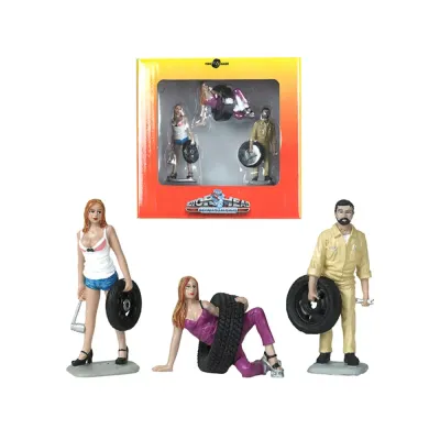 Motorhead Miniatures MH774 - Val, Meg & Gary Tire Brigade 1:24 Scale Figurines Set