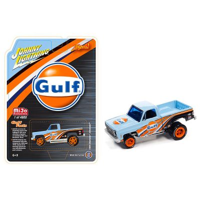 Johnny Lightning JLCP7370 - 1980 Chevrolet Silverado Pickup Truck Gulf Oil Light Blue wi