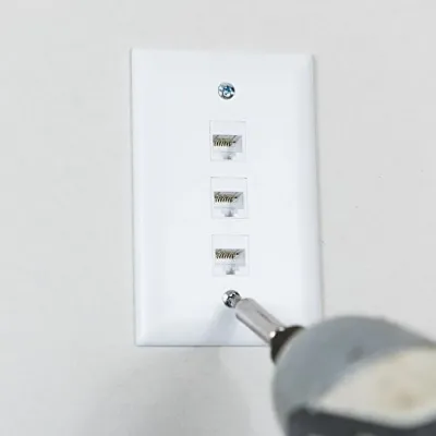 ONQ WP3403WH10 - 10 PK 1 GANG WALL PLATE, 3-PORT, WH