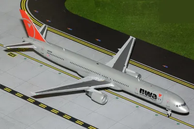 GeminiJets G2NWA1422 - Boeing 757-300 Commercial Aircraft Northwest Airlines (N587N