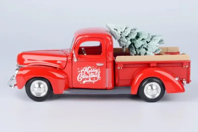 Motormax 73234RBIXMT - 1940 Ford Pickup Truck Red Merry Christmas with Tree Accesso