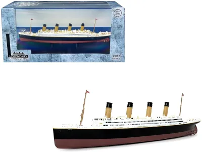 Legendary Battleships 241945 - RMS Titanic Passenger Ship 11250 Diecast Model by Legendary 