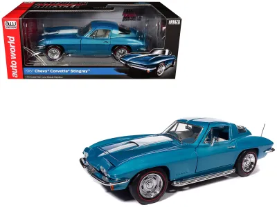 Autoworld AMM1376 - 1967 Chevrolet Corvette Stingray Light Blue Metallic with Wh