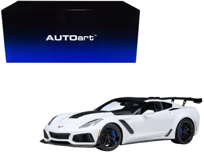 Autoart 71270 - 2019 Chevrolet Corvette C7 ZR1 Arctic White with Carbon Top 