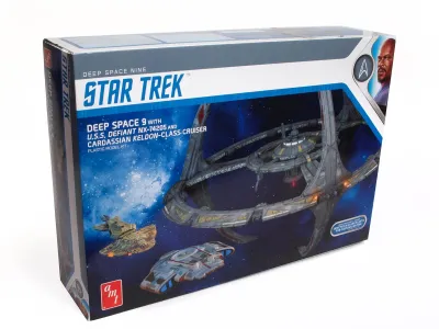 AMT AMT1245 - Skill 2 Model Kit Deep Space 9 Space Station with USS Defian
