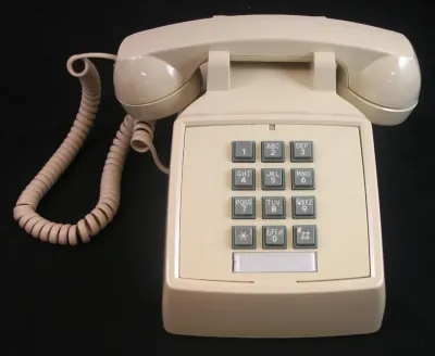 Cortelco ITT-2500-V-IV - 250009-VBA-20M Desk w Volume IVORY
