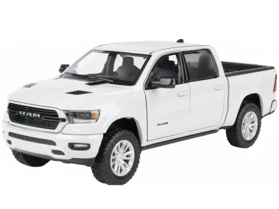 Motormax 79357W - 2019 RAM 1500 Laramie Crew Cab Pickup Truck White Timeless L