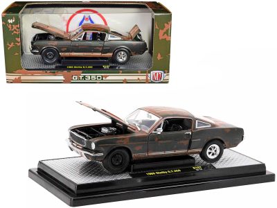 M2 40300-110B - 1970 Dodge Challenger RT Hemi White with Red and Blue Stripe